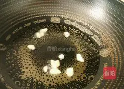 Illustration of how to stir-fry black leaves and whites 7