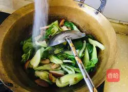 Illustration of how to stir-fry rapeseed with mushrooms 7