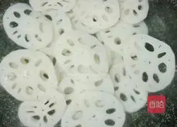 Illustration of how to make cold lotus root 10