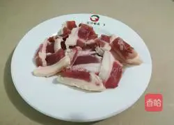 Illustration of how to stir-fry vermicelli with soybean sprouts 1