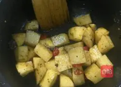 Illustration of how to make pepper stewed potatoes 4