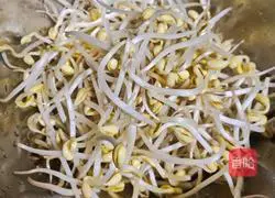 Illustration of how to make bean sprouts vermicelli and drink cakes 5