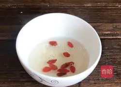 Illustration of how to make wolfberry purslane 10