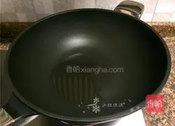 Illustration of how to make enoki mushrooms in sour juice 4