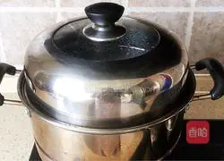 Illustration of how to steam fresh kudzu flowers 7