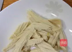 Illustration of how to make cold white fungus 3