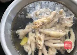 Spicy and sour chicken feet ( Illustration of how to make chicken feet with aged vinegar 4
