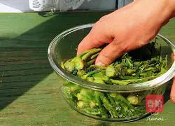 Illustration of how to make Chinese toon mixed with tofu 6