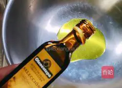 Illustration of how to make Liangpi Dried Cucumber Mixed 3