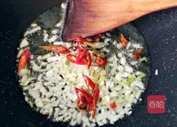 Illustration of how to make spicy and sour shredded cabbage 9