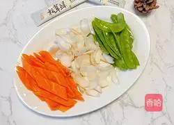 Illustration of how to make fried carrots with lilies 2