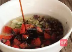 Illustration of how to make fungus mixed with cucumber 8