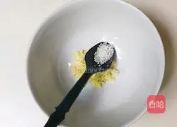 Illustration of how to make black fungus with green onion and garlic paste 6