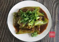 Illustration of braised peppers in sauce 17