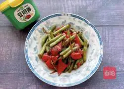 Illustration of how to cook long beans with red pepper and sauce 14