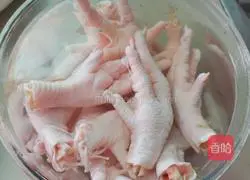 How to make spicy and sour boneless chicken feet Illustration 1