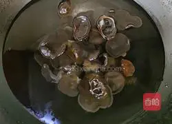 Illustration of how to make fungus mixed with beautiful sauce 6