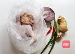 Illustration of how to make chicken thighs with scallion oil 1