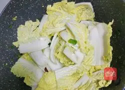 Illustration of how to make spicy stir-fried baby cabbage 3