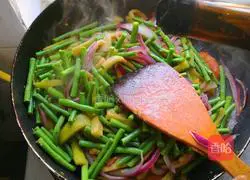 Illustration of how to cook eggplant with green beans 11