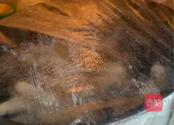 Illustration of how to make spicy and sour garlic boneless chicken feet 3