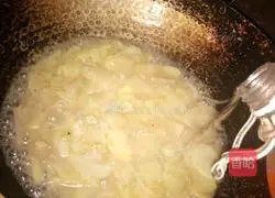 Illustration of how to make potato slices 12