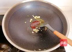 Illustration of how to make stir-fried shredded cabbage with soy sauce 6