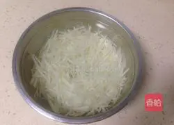 Illustration of how to make fried shredded potatoes 1