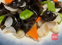 Illustration of how to stir-fry lily with black fungus 9