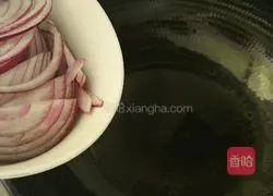Illustration of how to stir-fry broccoli with onions 6 