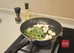 Illustration of how to make roasted baby mushrooms with vanilla 4