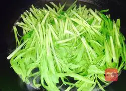 Illustration of how to make cold water spinach 5