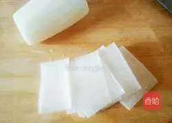 Illustration of how to make shredded radish with scallion oil 2