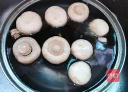 Illustration of how to make fried asparagus and mushrooms 4