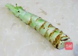 Illustration of how to make stir-fried lettuce 1