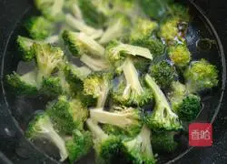 Illustration of how to cook broccoli in sauce 4