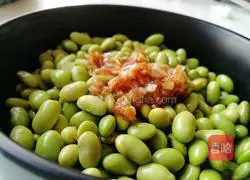 Illustration of how to make garlic edamame 9