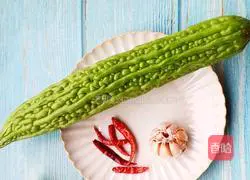 Illustration of how to make cold bitter melon 1