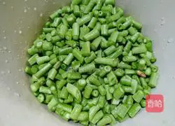 Illustration of how to make fried beans and scrambled eggs 3