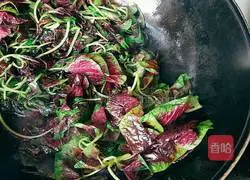 Illustration of how to make stir-fried red amaranth 5