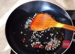 Illustration of how to make spicy and sour lettuce shreds 6