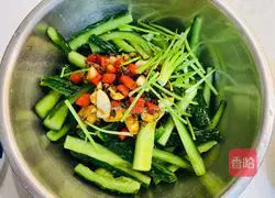 Illustration of how to make pickled cucumber 10