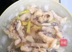 Illustration of how to make cold and spicy chicken feet 3