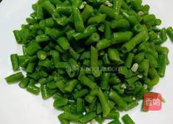 Illustration of how to make fried beans and scrambled eggs 6