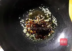 Illustration of how to make home-style oyster sauce lettuce 4