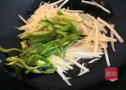 Illustration of how to make green pepper and potato shreds 8