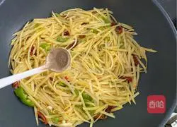 Illustration of how to make spicy and sour potato shreds 6