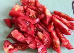 Two Wests combined Illustration of how to stir-fry broccoli with tomatoes 1