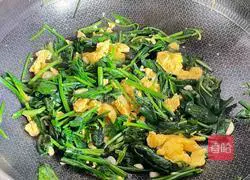 Illustration of how to make spinach and scrambled eggs 6