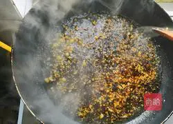 Illustration of how to make garlic greens 8